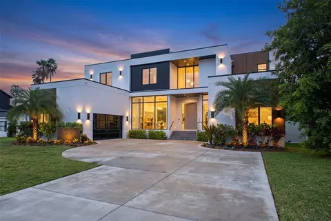 1076 Snell Isle Blvd NE, Saint Petersburg, FL 33704