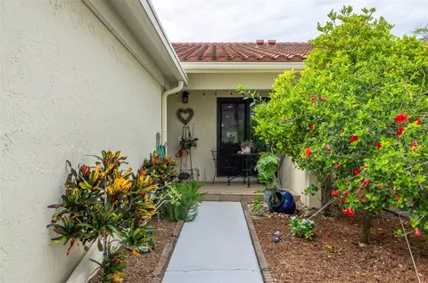 10152 Regal Dr, Largo, FL 33774