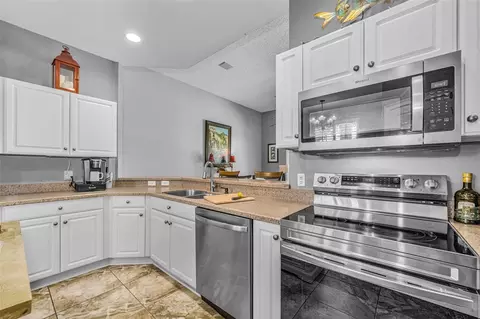 Kitchen - 1114 Toski Dr, Trinity, FL 34655 photo 4 of 7