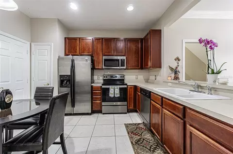 Kitchen - 3331 Covered Bridge Dr E, Dunedin, FL 34698 photo 2 of 2