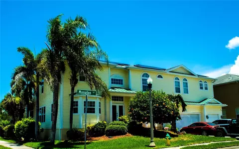 339 Manatee Ln, Tarpon Springs, FL 34689