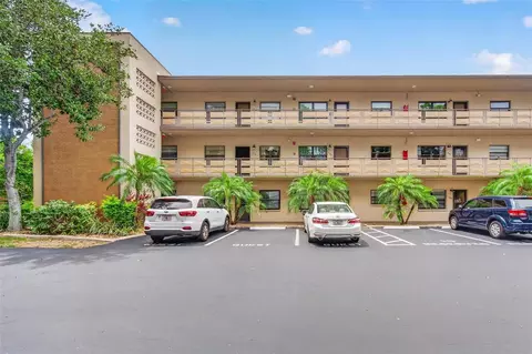 5975 Terrace Park Dr N #311, Saint Petersburg, FL 33709