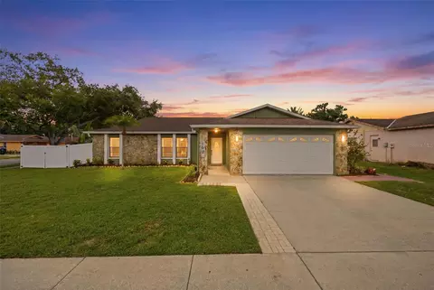 102 Peacock Cir, Safety Harbor, FL 34695