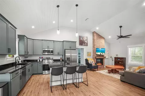 Kitchen - 7218 Southeast Ave, Webster, FL 33597 photo 3 of 4