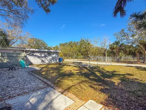 Exterior - 364 3rd St NW, Largo, FL 33770 photo 5 of 11