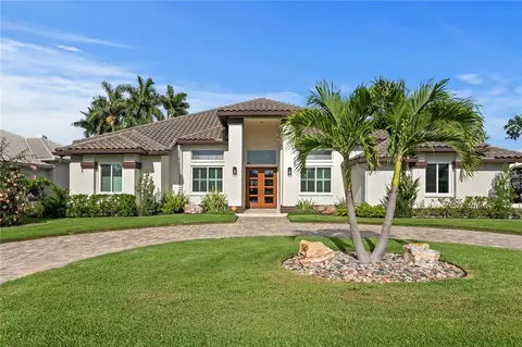1230 Darlington Oak Cir NE, Saint Petersburg, FL 33703