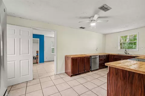 Kitchen - 7206 Alafia Dr, Riverview, FL 33578 photo 3 of 3