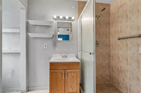 Bath - 7206 Alafia Dr, Riverview, FL 33578 photo 3 of 3