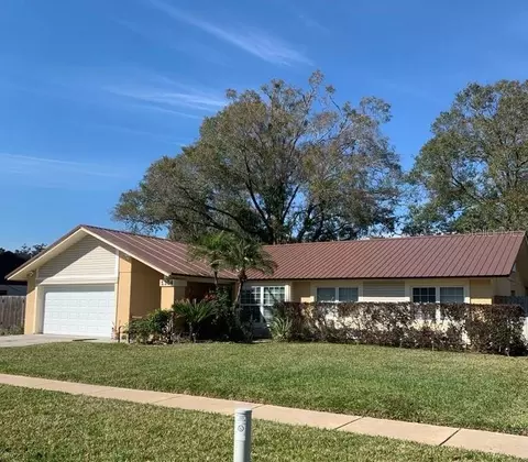 1304 Sandalwood Dr, Plant City, FL 33563