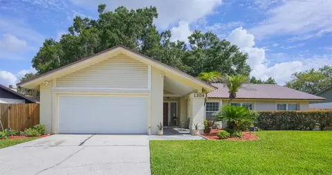 1304 Sandalwood Dr, Plant City, FL 33563