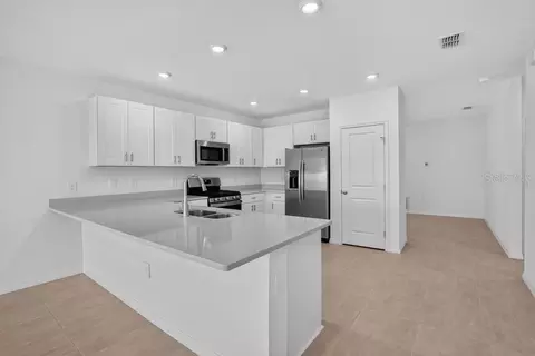 Kitchen - 13411 Camelot Ct, Parrish, FL 34219 photo 3 of 4