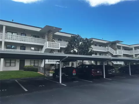 4910 Bay St NE #210, Saint Petersburg, FL 33703