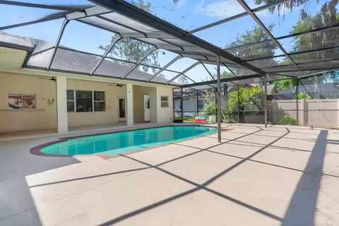 Exterior - 512 Caulder Park Rd, Seffner, FL 33584 photo 4 of 13