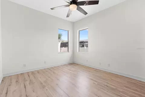 Bedroom - 512 Caulder Park Rd, Seffner, FL 33584 photo 6 of 9