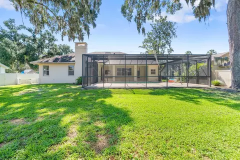 Exterior - 512 Caulder Park Rd, Seffner, FL 33584 photo 8 of 13