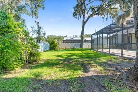 Exterior - 512 Caulder Park Rd, Seffner, FL 33584 photo 9 of 13