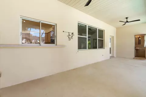 Exterior - 512 Caulder Park Rd, Seffner, FL 33584 photo 2 of 13