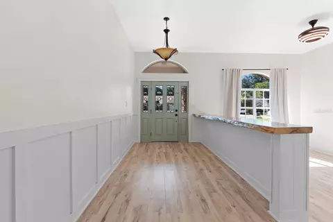 Entry Way - 512 Caulder Park Rd, Seffner, FL 33584 photo 2 of 4