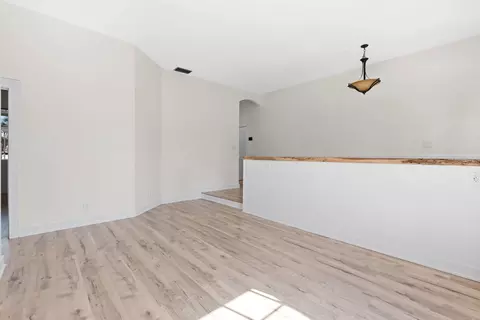 Living - 512 Caulder Park Rd, Seffner, FL 33584 photo 2 of 6
