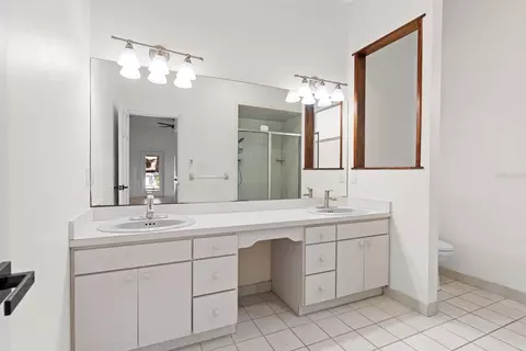 Bath - 512 Caulder Park Rd, Seffner, FL 33584 photo 1 of 5