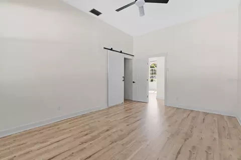 Bedroom - 512 Caulder Park Rd, Seffner, FL 33584 photo 2 of 9