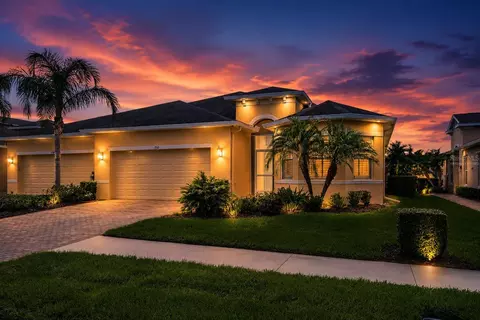 712 Chipper Dr, Sun City Center, FL 33573