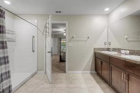 Bath - 13411 Willow Bluestar Loop, Riverview, FL 33579 photo 1 of 3