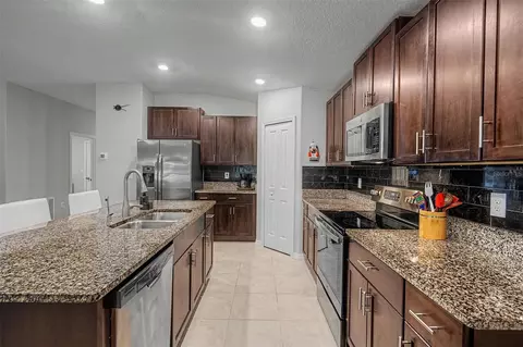 Kitchen - 13411 Willow Bluestar Loop, Riverview, FL 33579 photo 2 of 4
