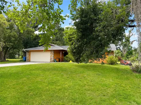 Exterior - 6904 Williams Rd, Seffner, FL 33584 photo 2 of 7