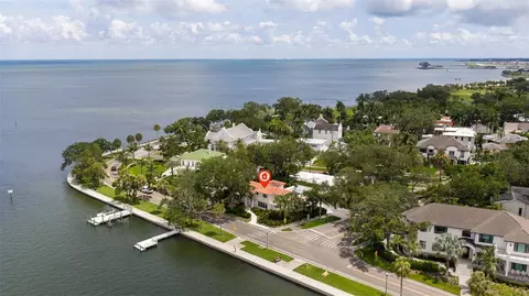 1846 Coffee Pot Blvd NE, Saint Petersburg, FL 33704
