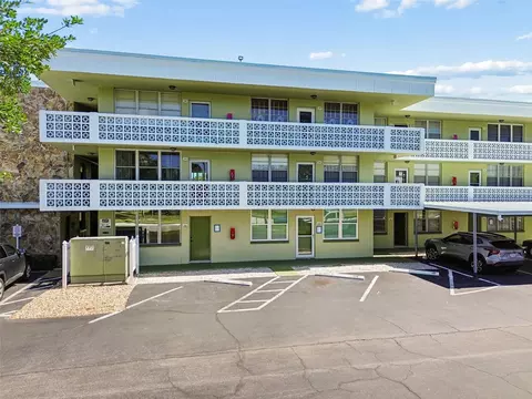 4705 1st St NE #138, Saint Petersburg, FL 33703