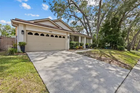 1090 Rolling Oaks Ave, Tarpon Springs, FL 34689