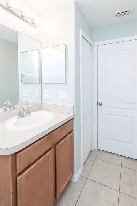 Bath - 10928 Keys Gate Dr, Riverview, FL 33579 photo 8 of 8