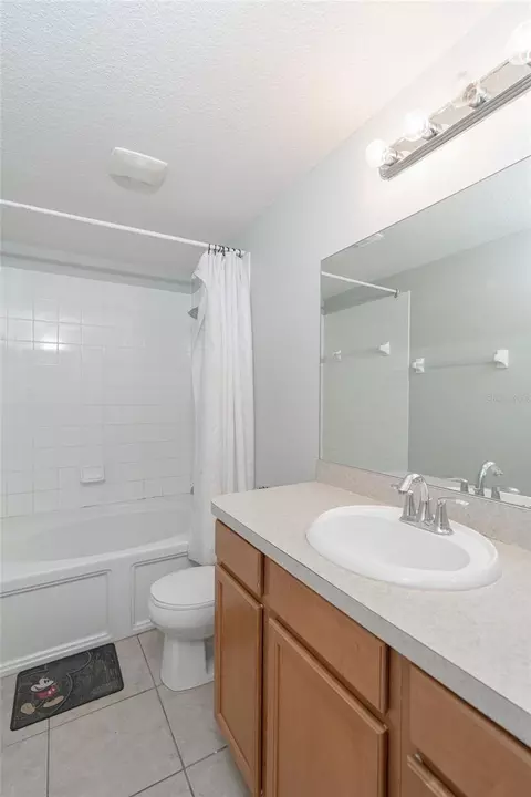 Bath - 10928 Keys Gate Dr, Riverview, FL 33579 photo 3 of 8