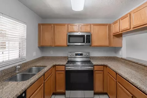 Kitchen - 10928 Keys Gate Dr, Riverview, FL 33579 photo 1 of 3
