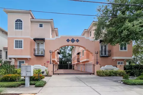 3025 W Grovewood Ct #3, Tampa, FL 33629