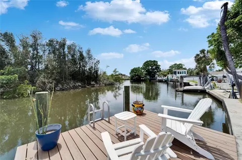 8702 Driftwood Dr, Tampa, FL 33615