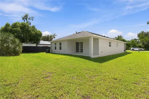 Exterior - 906 7th St, Wimauma, FL 33598 photo 4 of 5