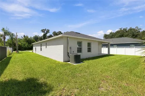 Exterior - 906 7th St, Wimauma, FL 33598 photo 2 of 5