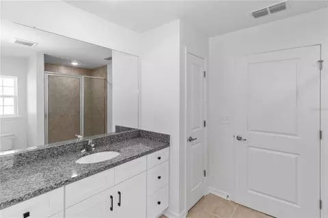 Bath - 906 7th St, Wimauma, FL 33598 photo 1 of 3
