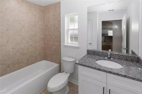 Bath - 906 7th St, Wimauma, FL 33598 photo 2 of 3