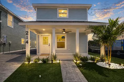 214 8th Avenue Dr W, Bradenton, FL 34205