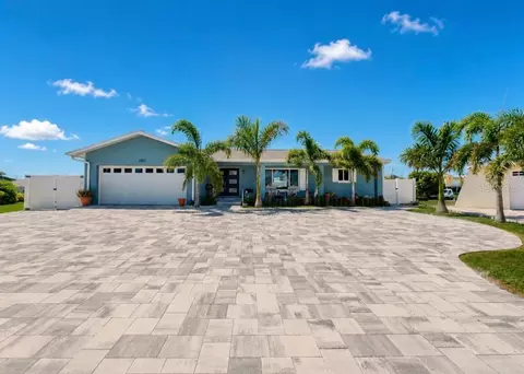 6301 Cottonwood Ln, Apollo Beach, FL 33572