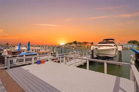 573 Boca Ciega Point Blvd N, Saint Petersburg, FL 33708