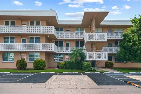 5095 Bay St NE #114, Saint Petersburg, FL 33703