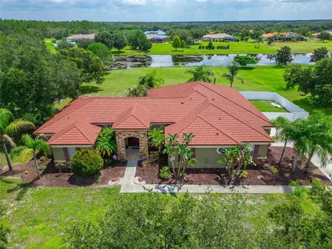 5325 Lake Siena Dr, Wimauma, FL 33598
