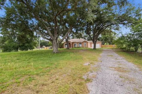6611 W Knights Griffin Rd, Plant City, FL 33565