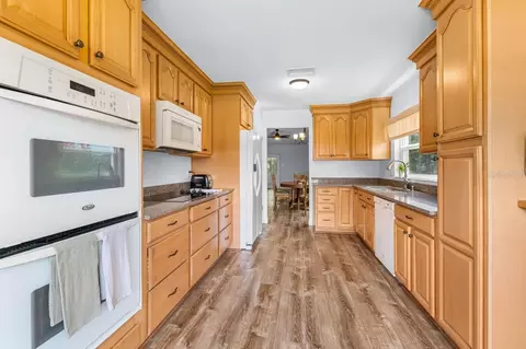 Kitchen - 11807 Cedarfield Dr, Riverview, FL 33579 photo 4 of 7