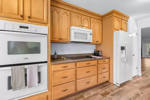 Kitchen - 11807 Cedarfield Dr, Riverview, FL 33579 photo 6 of 7