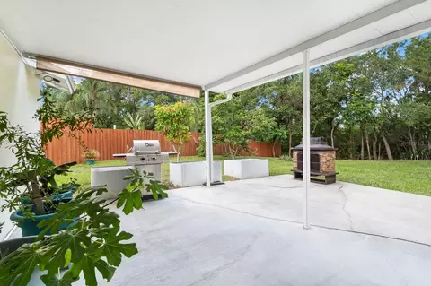 Exterior - 11807 Cedarfield Dr, Riverview, FL 33579 photo 7 of 12
